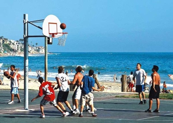 Венис Бич баскетбольный корт
