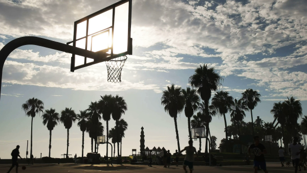 Венис Бич Лос Анджелес баскетбольные площадки