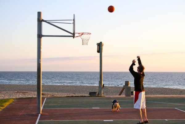 Баскетбол в Лос Анджелесе на пляже