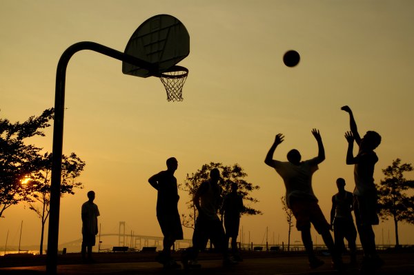 Баскетбол на закате