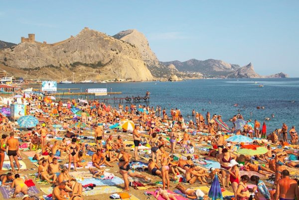 Отдыхающие в Крыму