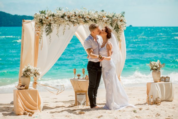 Свадьба на берегу моря