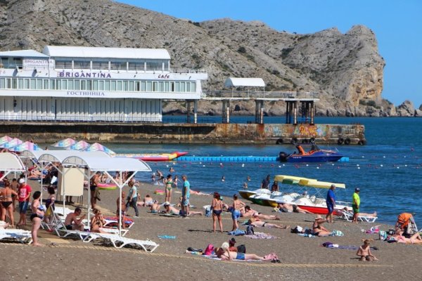 Пляж санатория ВВС Судак