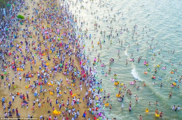 Густонаселенный пляж