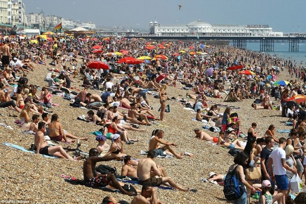 Многолюдный пляж