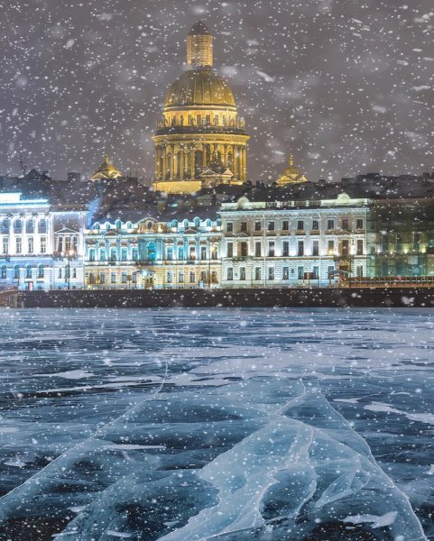 Исаакиевский собор с Невы