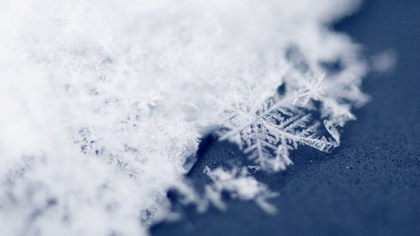 Заставка на рабочий стол снежинки