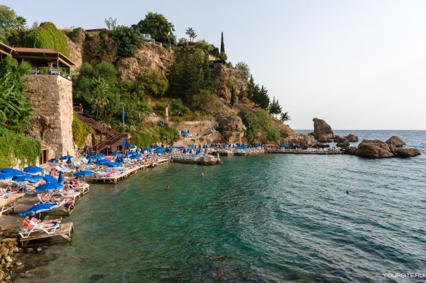 Пляж лягушка в Алупке