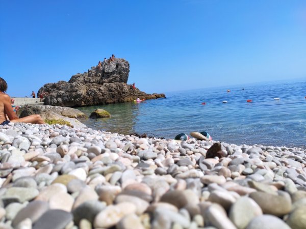 Пляж лягушка в Алупке