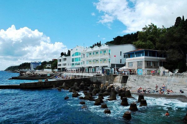 Пляж Лазурный берег Алупка