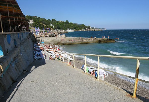 Пляж Лазурный берег Алупка