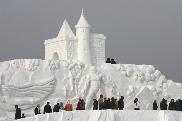 Башня из снега