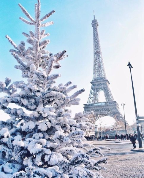 Заснеженный Париж