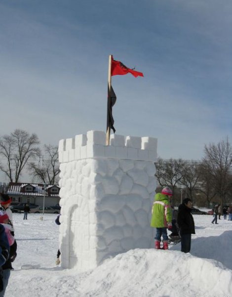 Снежные фигуры крепость