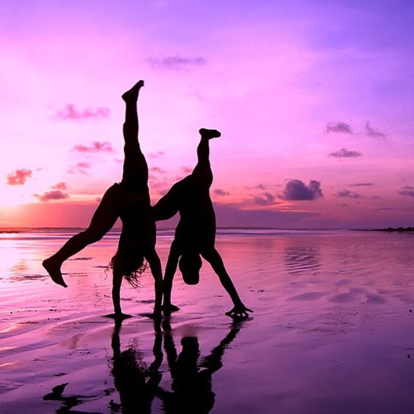 Танцы на пляже