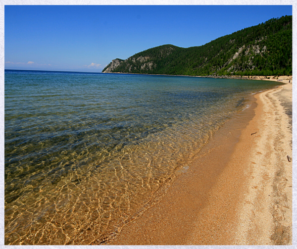 Песчаный берег Байкала