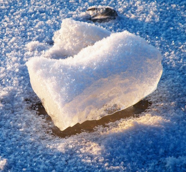Кусок снега