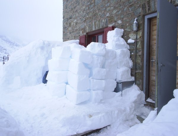 Кубы из снега