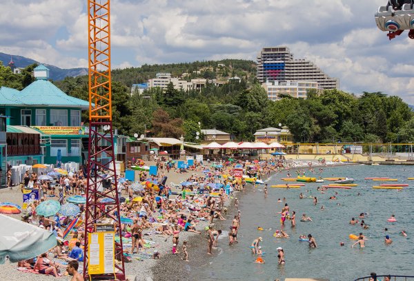 Пляж ласковый берег Алушта