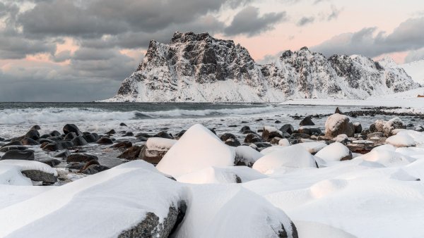 Снег на побережье