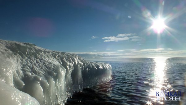 Байкал в декабре замерзает