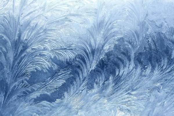 Морозные узоры на стекле