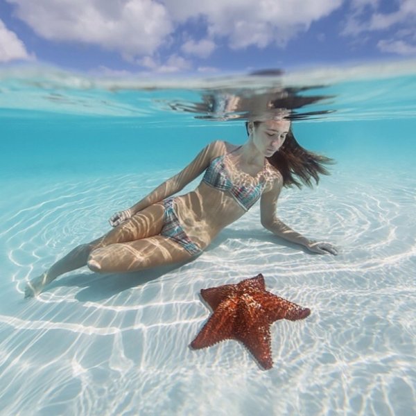 Девушка с морской звездой