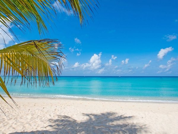 Красивый пляж