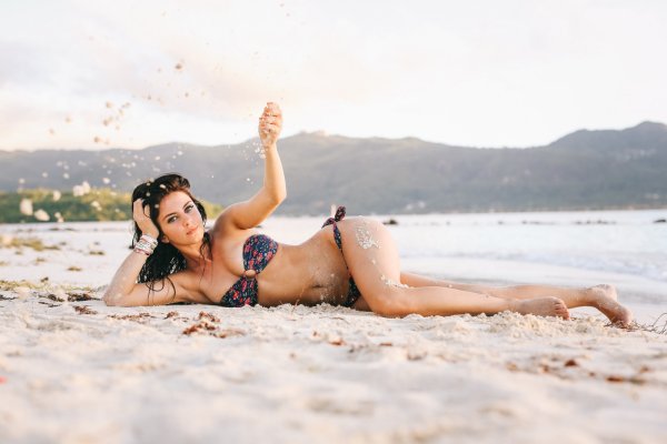 Позы для фотосессии на пляже