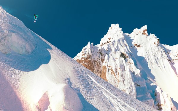 Снежный склон горы