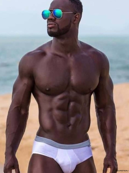 Накаченные чернокожие мужчины