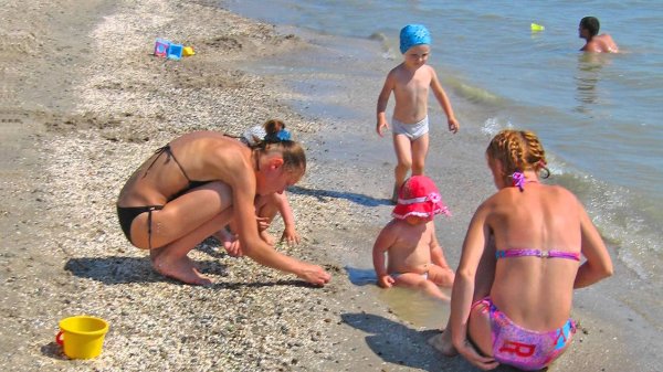 Дети на Азовском море