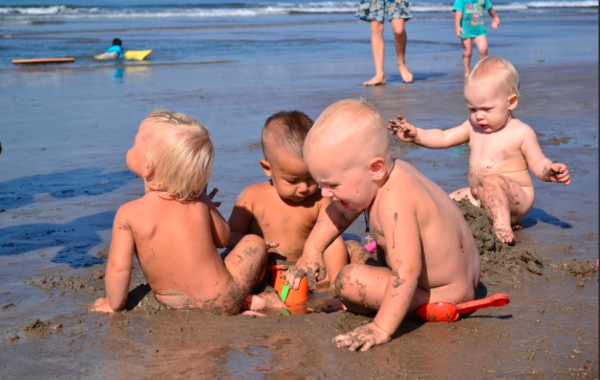 Ребятишки на пляже