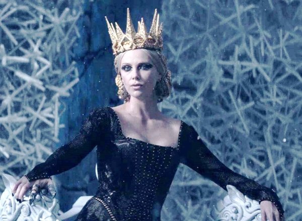 Белоснежка и охотник Королева Равенна