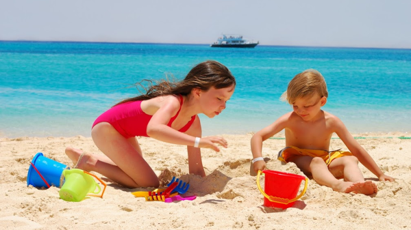 Дети на море