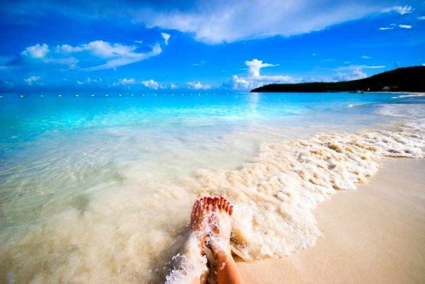 Красивые люди на море