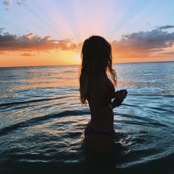 Девушка со спины