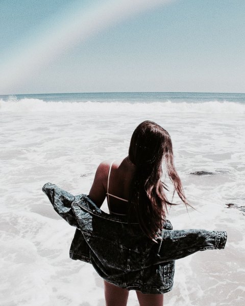 Красивые девушки на море