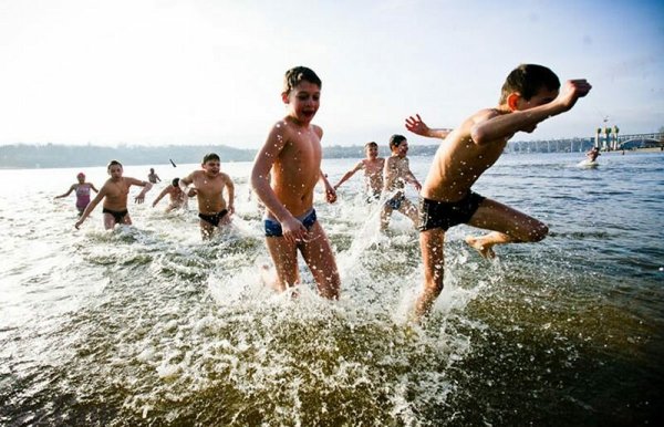 Купание летом