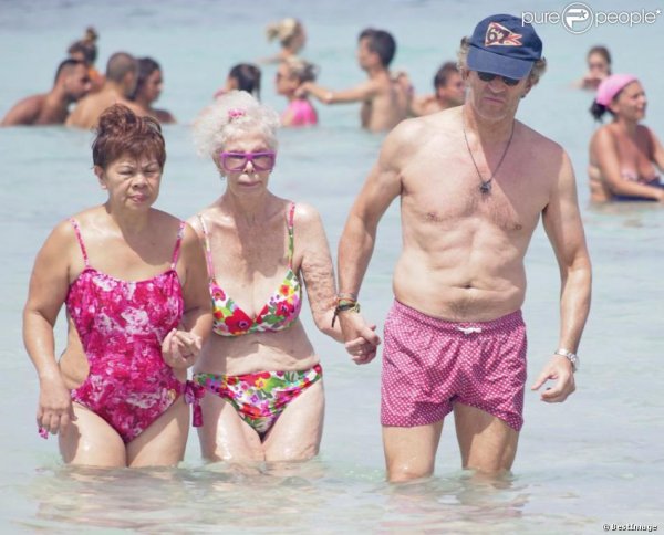 Герцогиня Альба в бикини