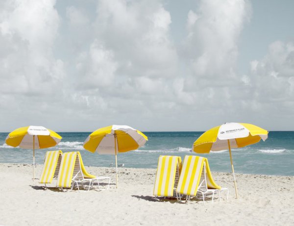 Море в бирюзовых оттенках с желтым