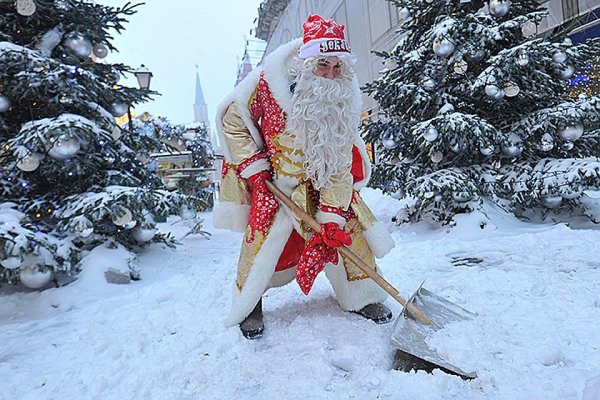 Дед Мороз в сугробе