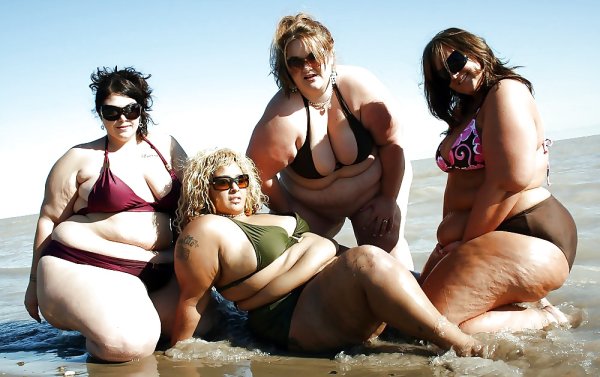 Четыре толстые женщины