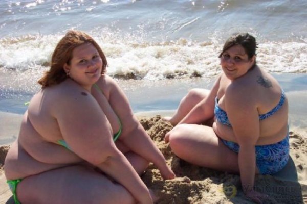 Толстые женщины на море