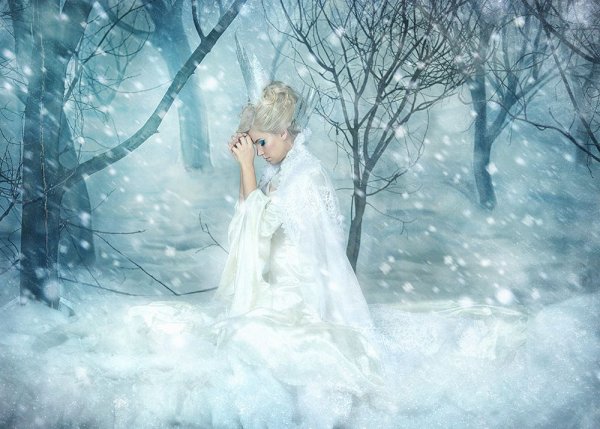 Зима в образе девушки