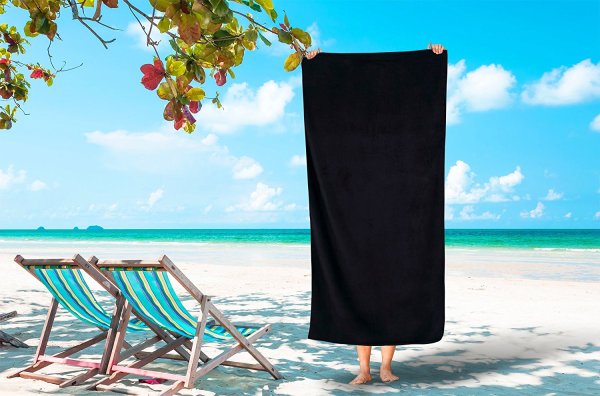 Полотенце пляжное на шезлонге