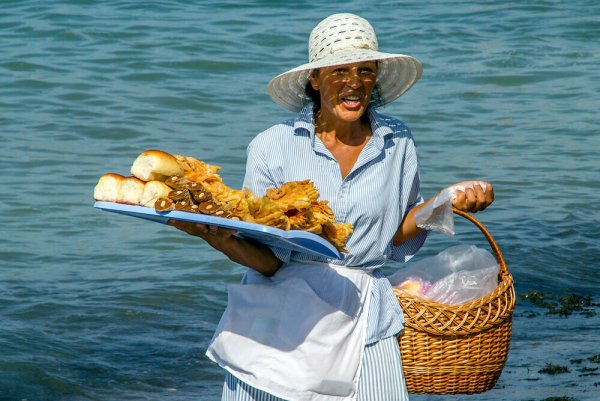 Продавец на пляже