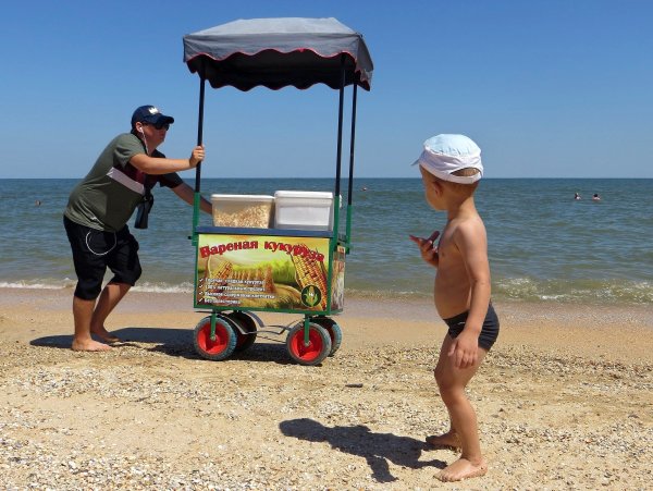 Продавец на пляже