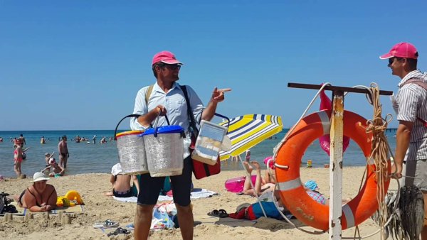 Продавец кукурузы на пляже