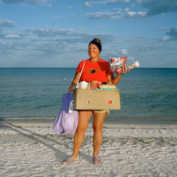 Продавец на пляже